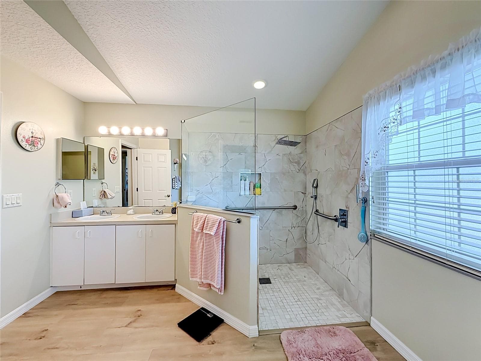Single Family Residence at 24817 RIVERBOAT BND, LEESBURG, photo 18 of 32