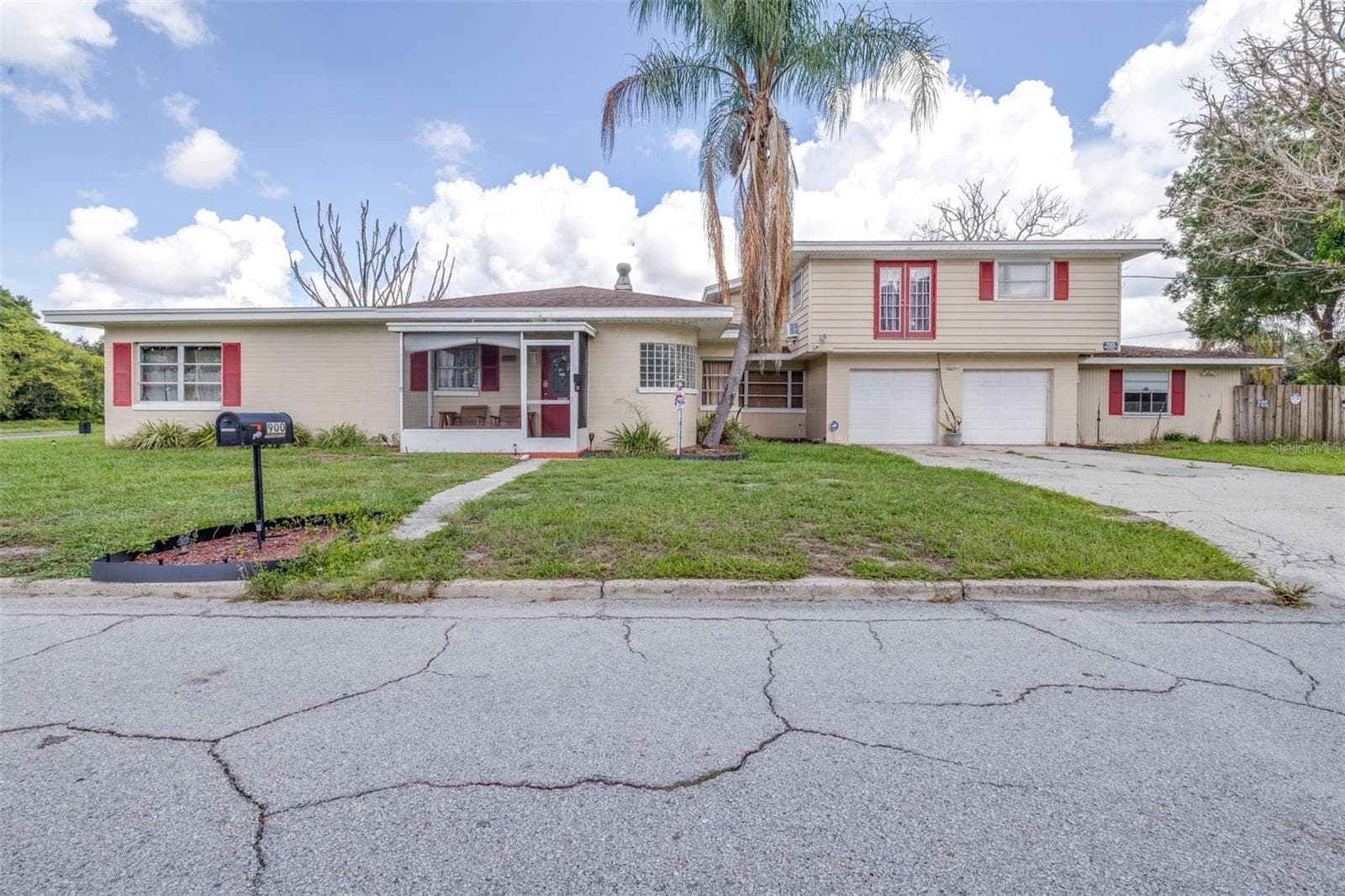 900 LAKE MARTHA DR NE