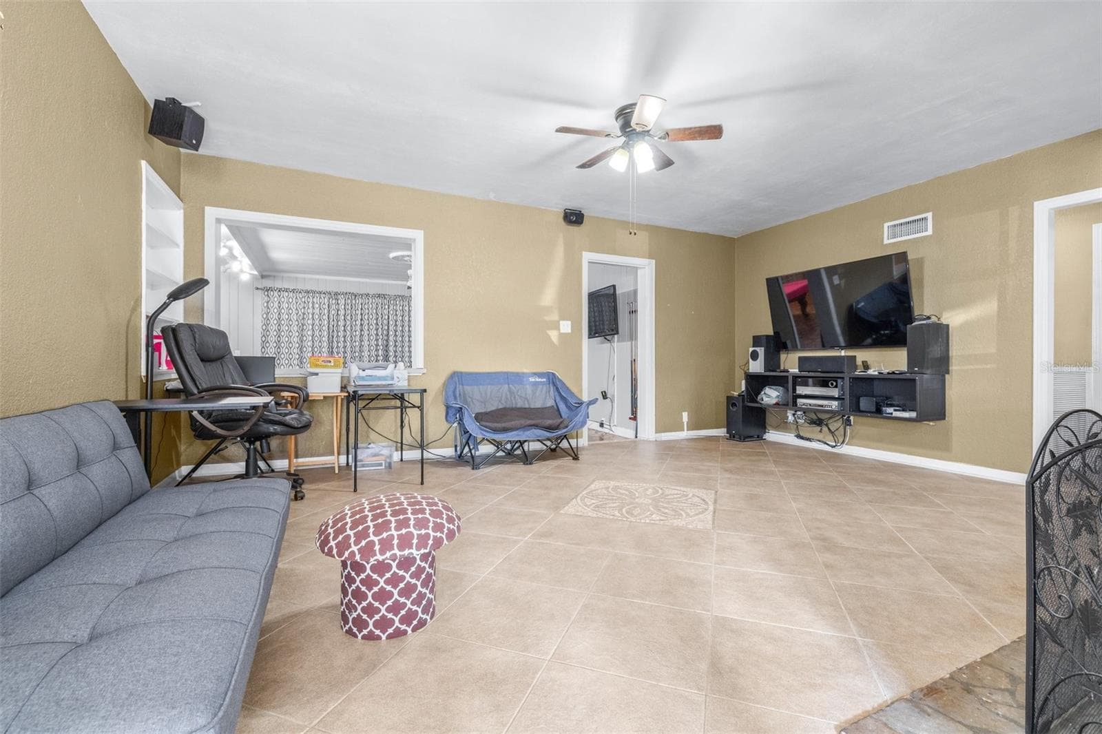 Single Family Residence at 900 LAKE MARTHA DR NE, WINTER HAVEN, photo 11 of 48