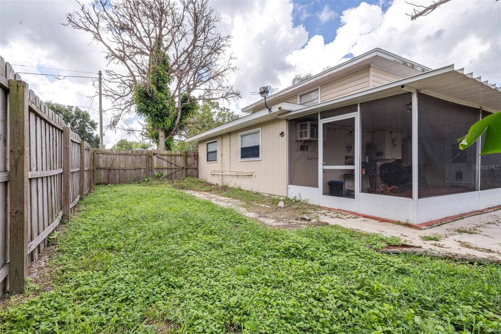 Single Family Residence at 900 LAKE MARTHA DR NE, WINTER HAVEN, photo 35 of 48