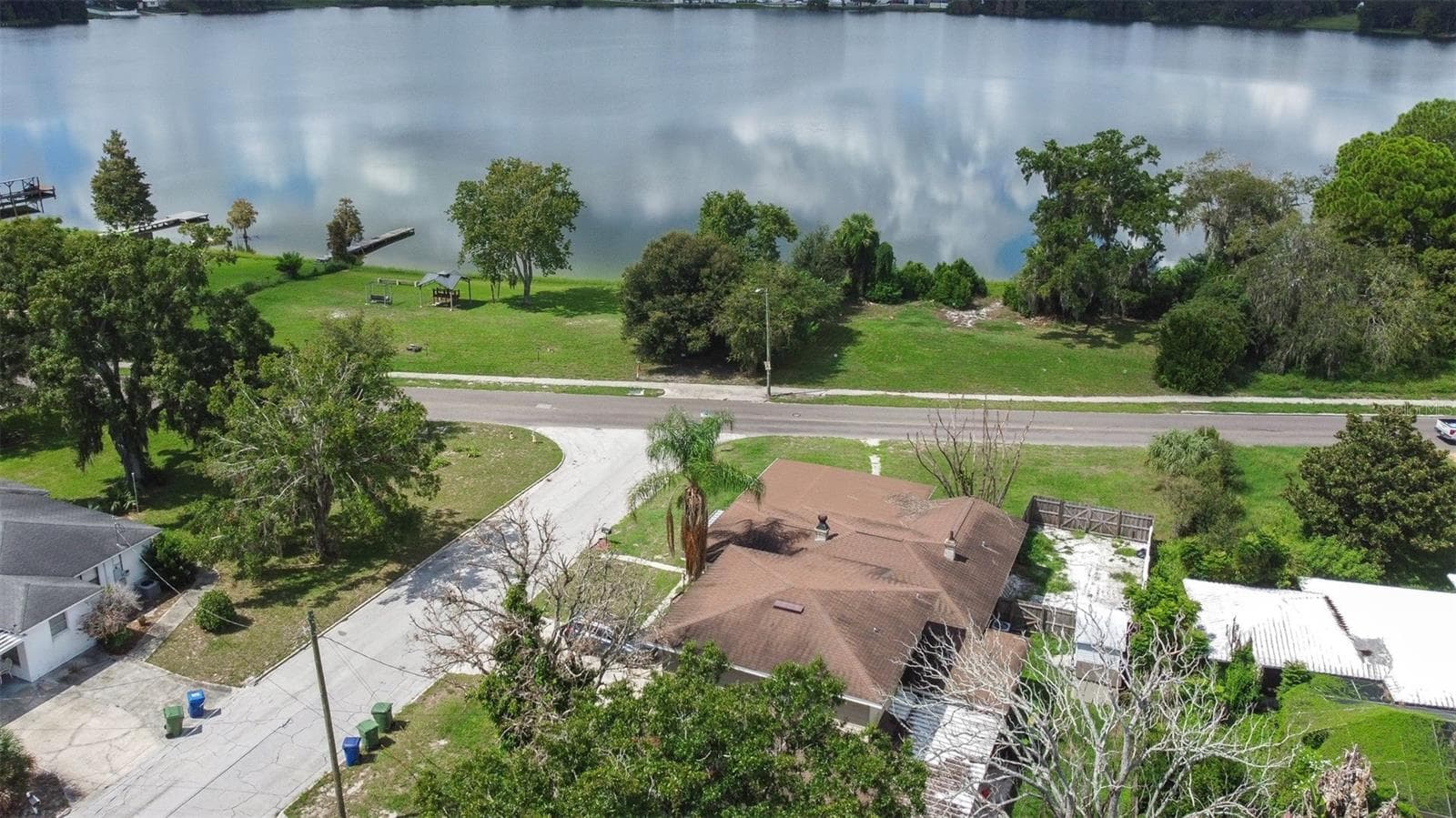 Single Family Residence at 900 LAKE MARTHA DR NE, WINTER HAVEN, photo 43 of 48