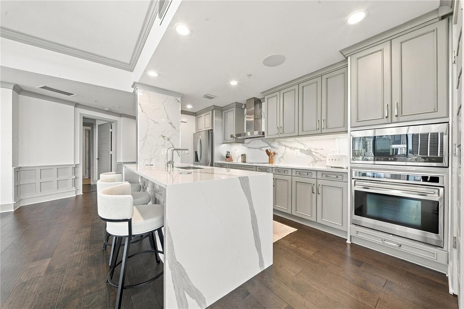 Kitchen | Quartzite countertops and full-height slab backsplash pair with streamlined cabinetry - 260 S OSCEOLA AVE #1406, ORLANDO