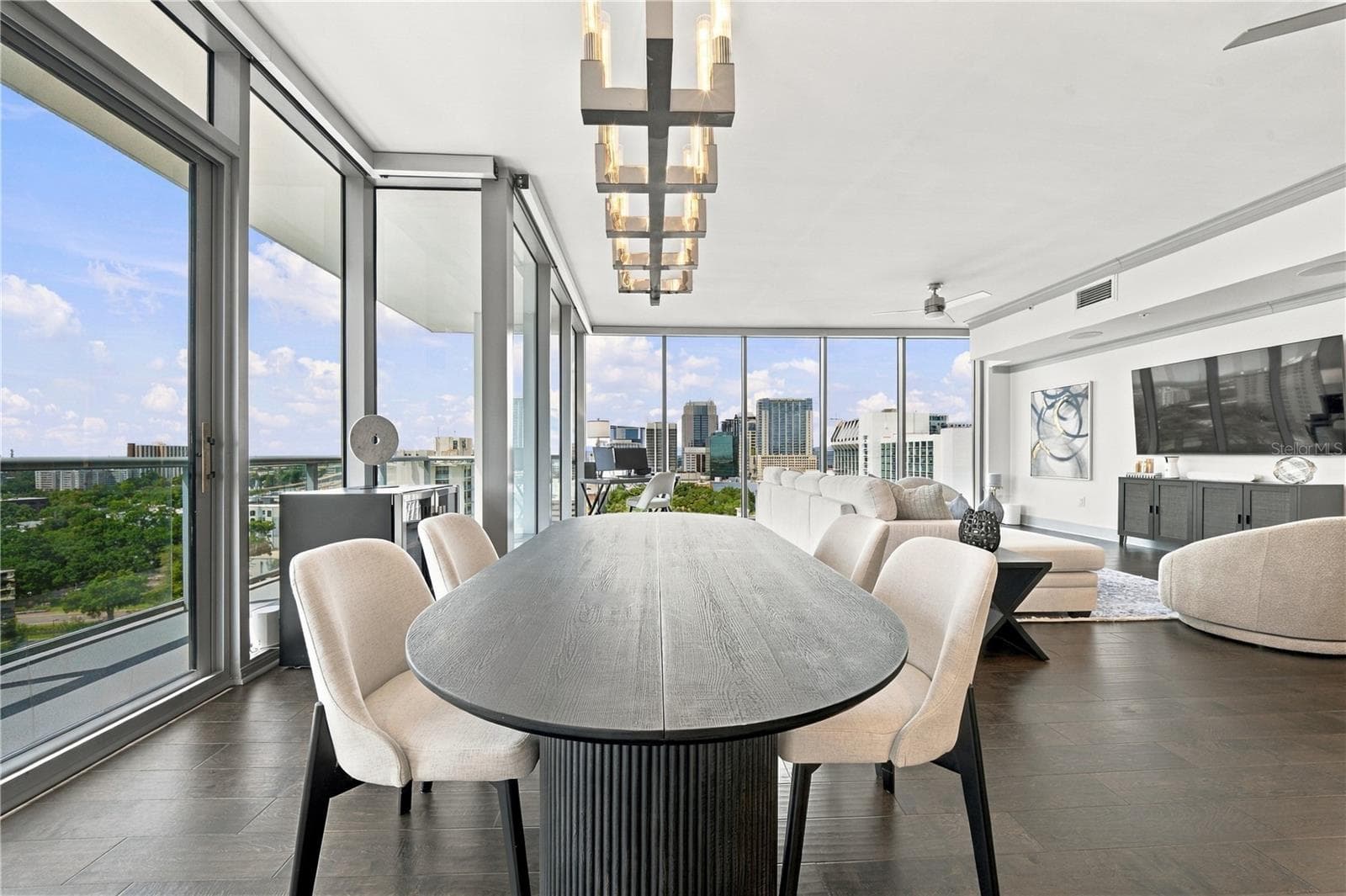 Corner Layout | A wide sightline connects the kitchen, dining and living areas - 260 S OSCEOLA AVE #1406, ORLANDO