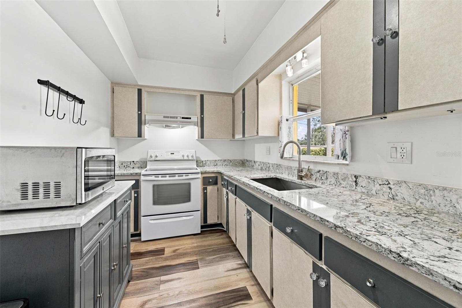 Condominium at 8353 CANDLEWOOD RD, SEMINOLE, photo 6 of 18