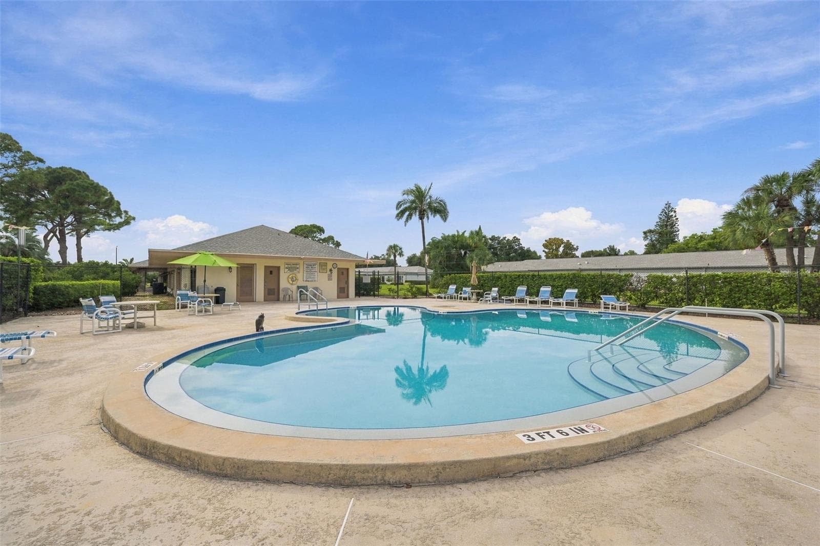 Condominium at 8353 CANDLEWOOD RD, SEMINOLE, photo 15 of 18
