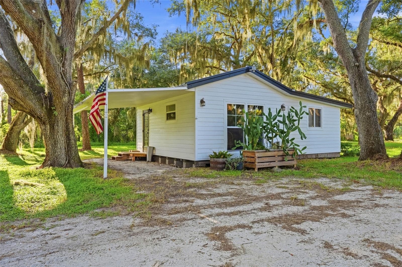 Flex Space- Approx. 300 Sq Ft. to make your way. - 1132 LENA LN, SARASOTA