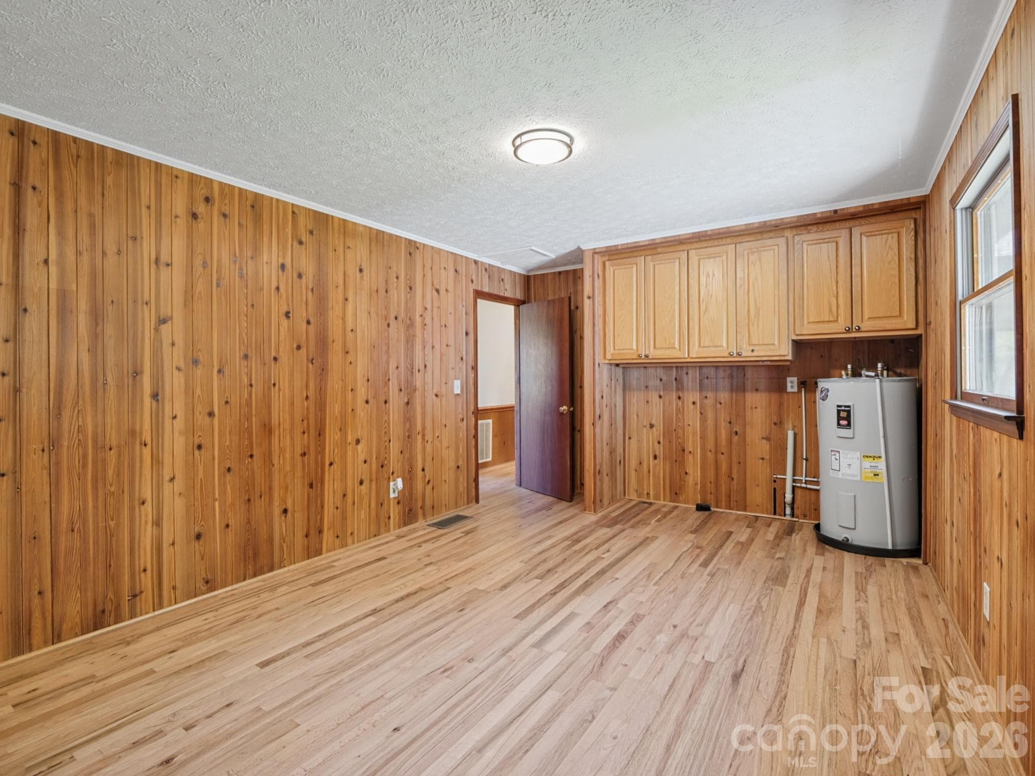Bonus room with washer/dryer hook ups - 727 E Lyda Road, Hendersonville