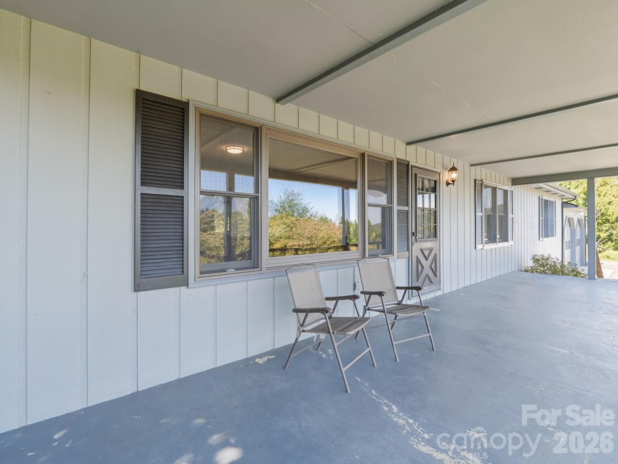 Large front porch - 727 E Lyda Road, Hendersonville