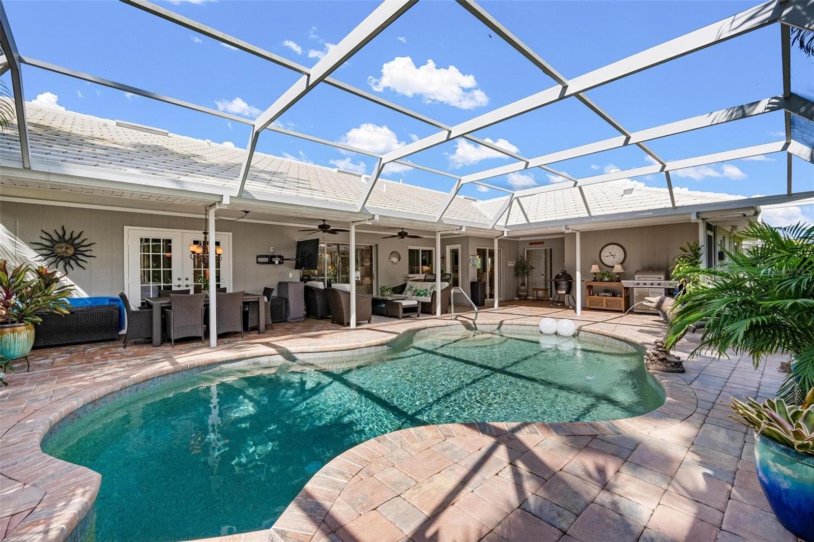 Pool - 512 WARWICK DR, VENICE
