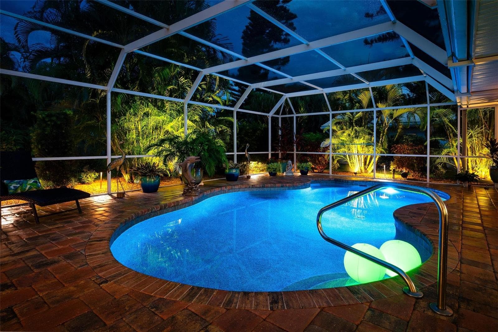 Pool - 512 WARWICK DR, VENICE