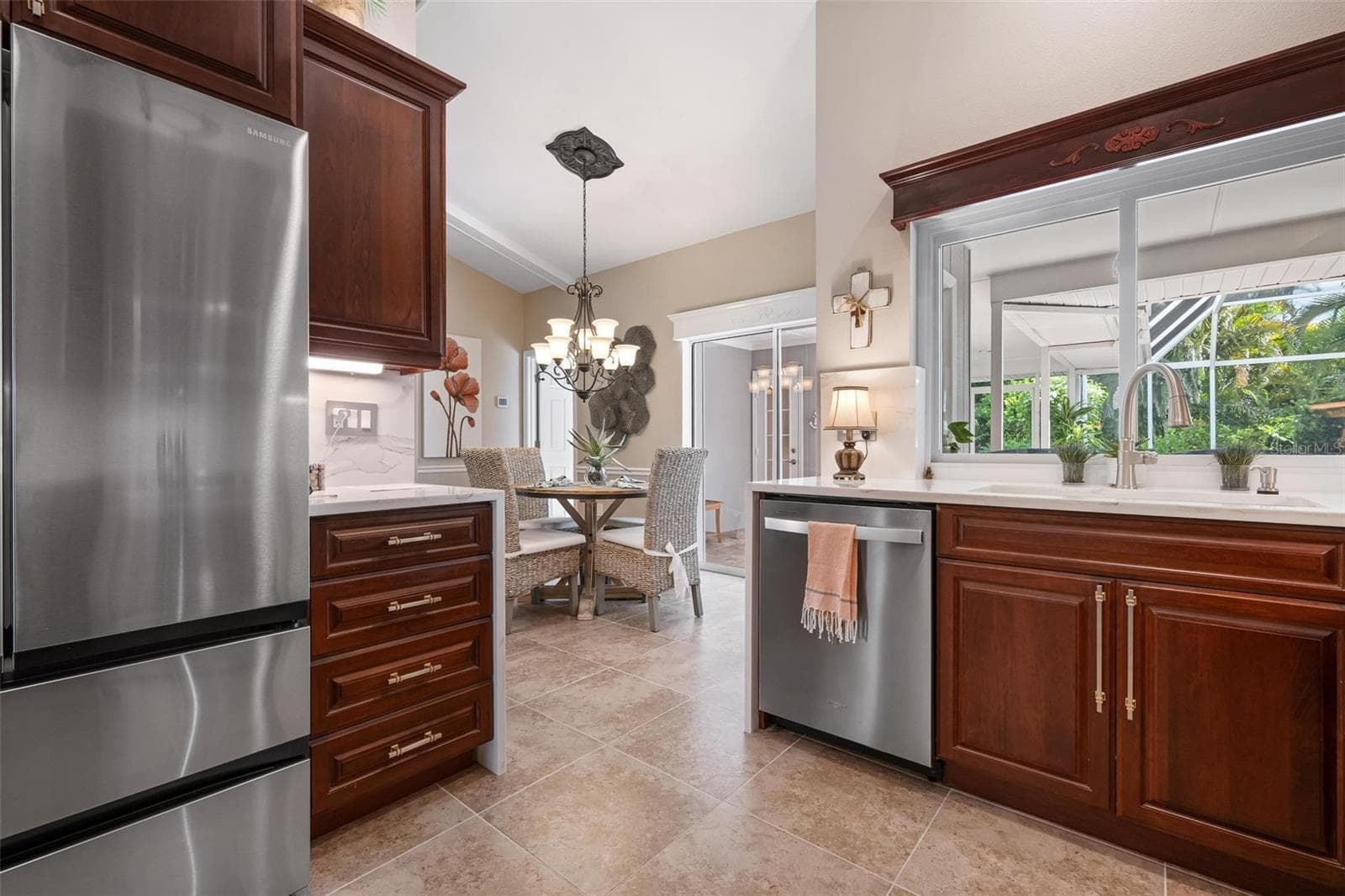 Kitchen - 512 WARWICK DR, VENICE