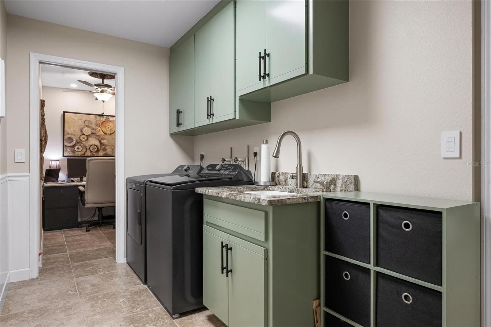 Laundry - 512 WARWICK DR, VENICE