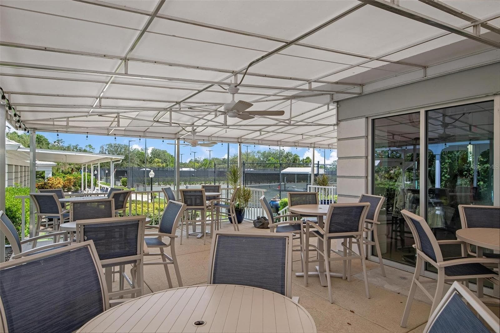 Clubhouse Dining - 512 WARWICK DR, VENICE