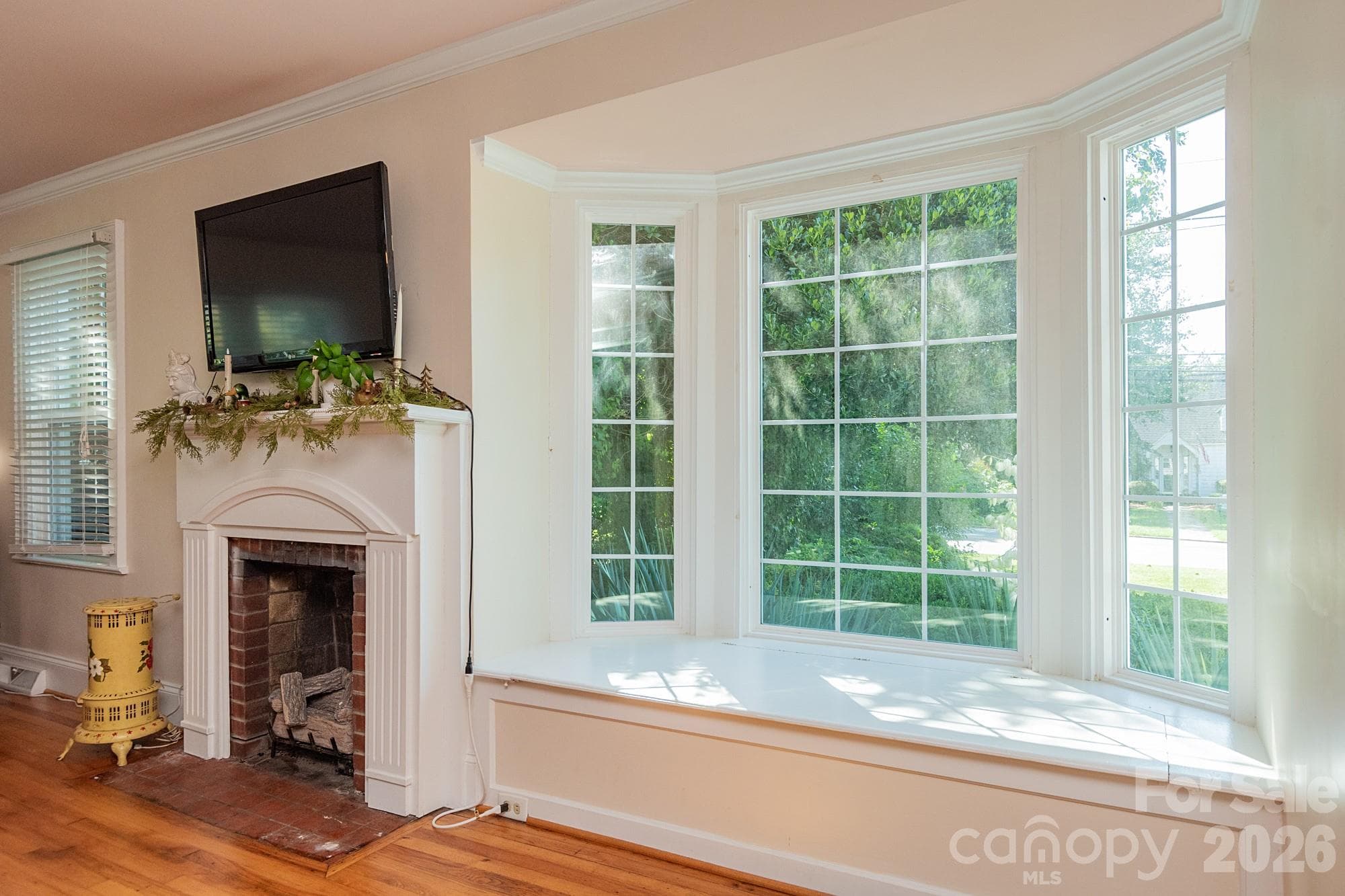 Single Family Residence at 403 Fairview Drive, Lexington, photo 5 of 33