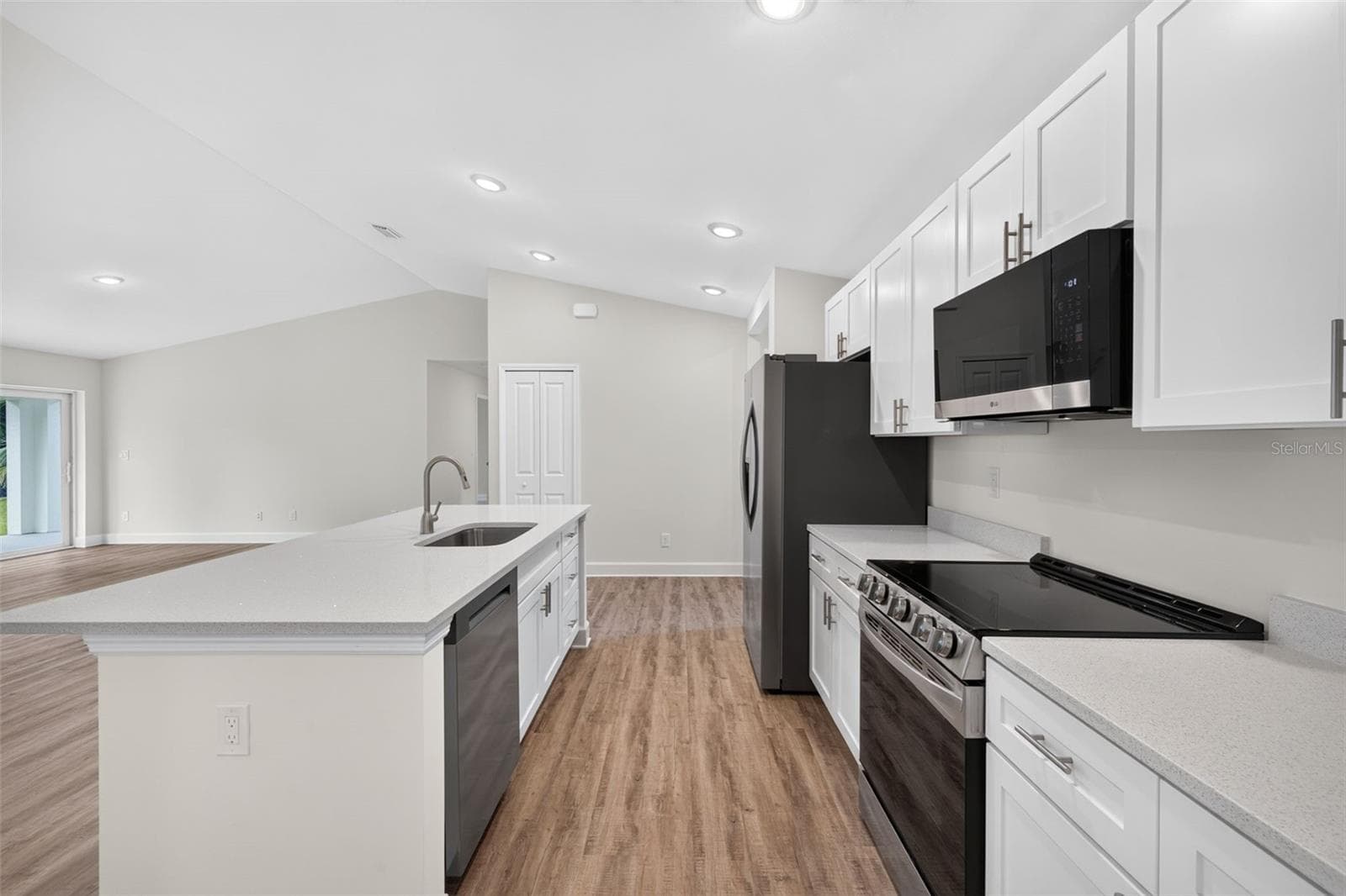 Kitchen with Quartz counters - 434 AVELLA ST, PORT CHARLOTTE
