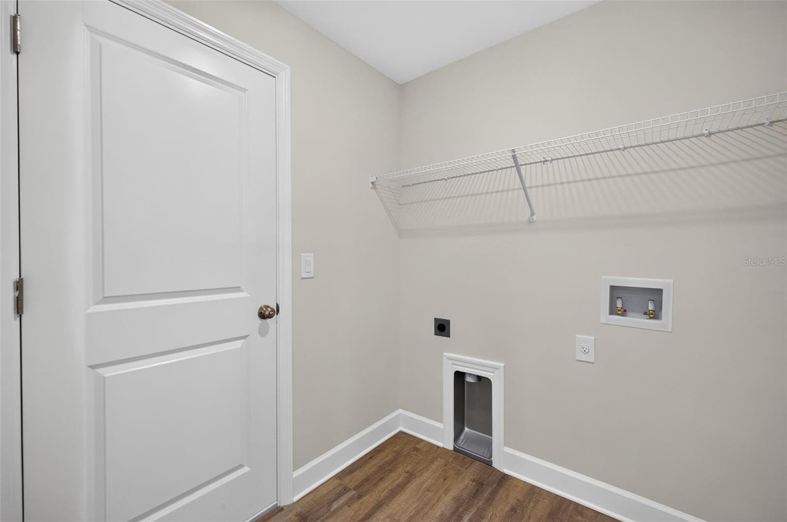 Landry Room - 434 AVELLA ST, PORT CHARLOTTE