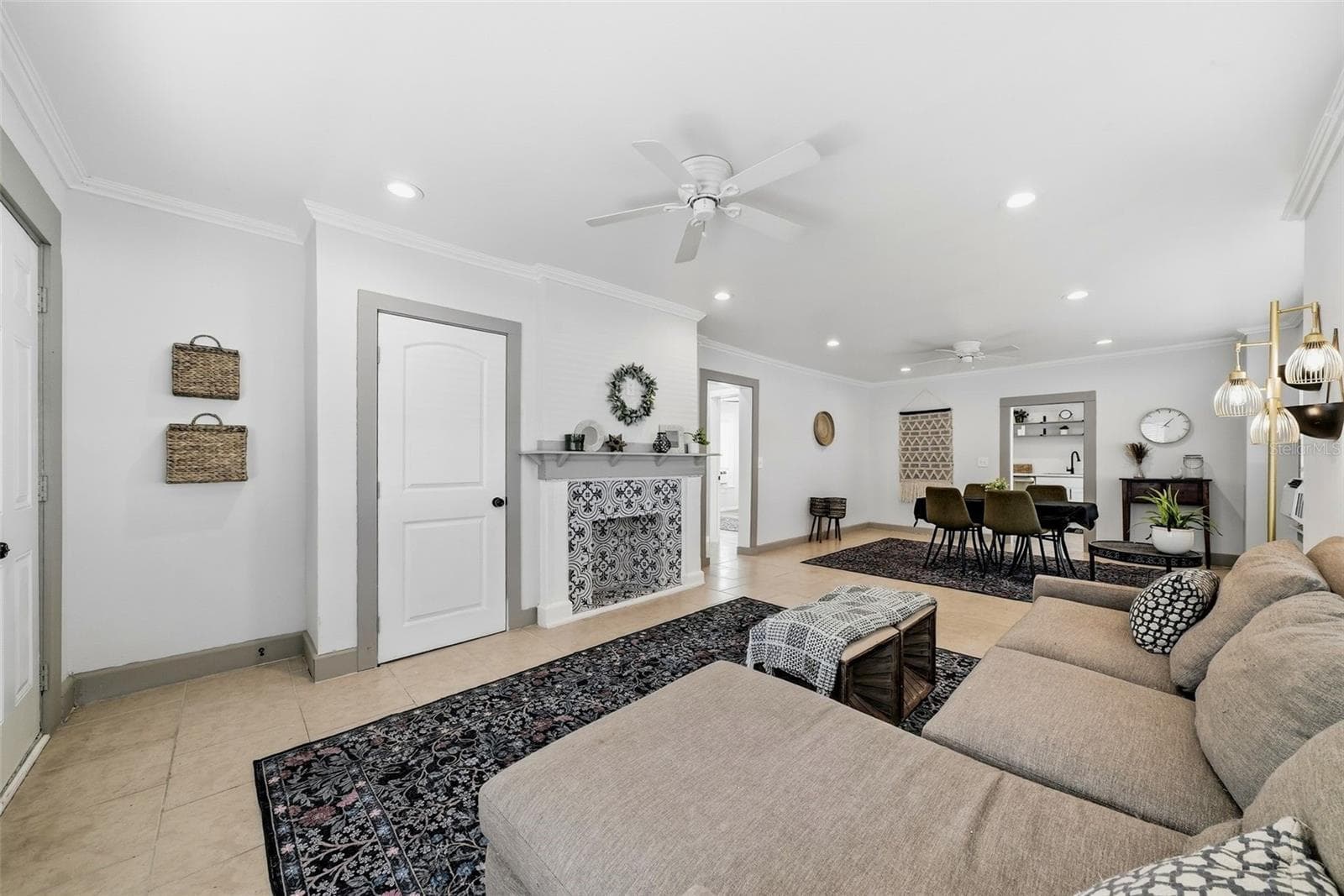 Single Family Residence at 4105 18TH AVE S, ST PETERSBURG, photo 6 of 52