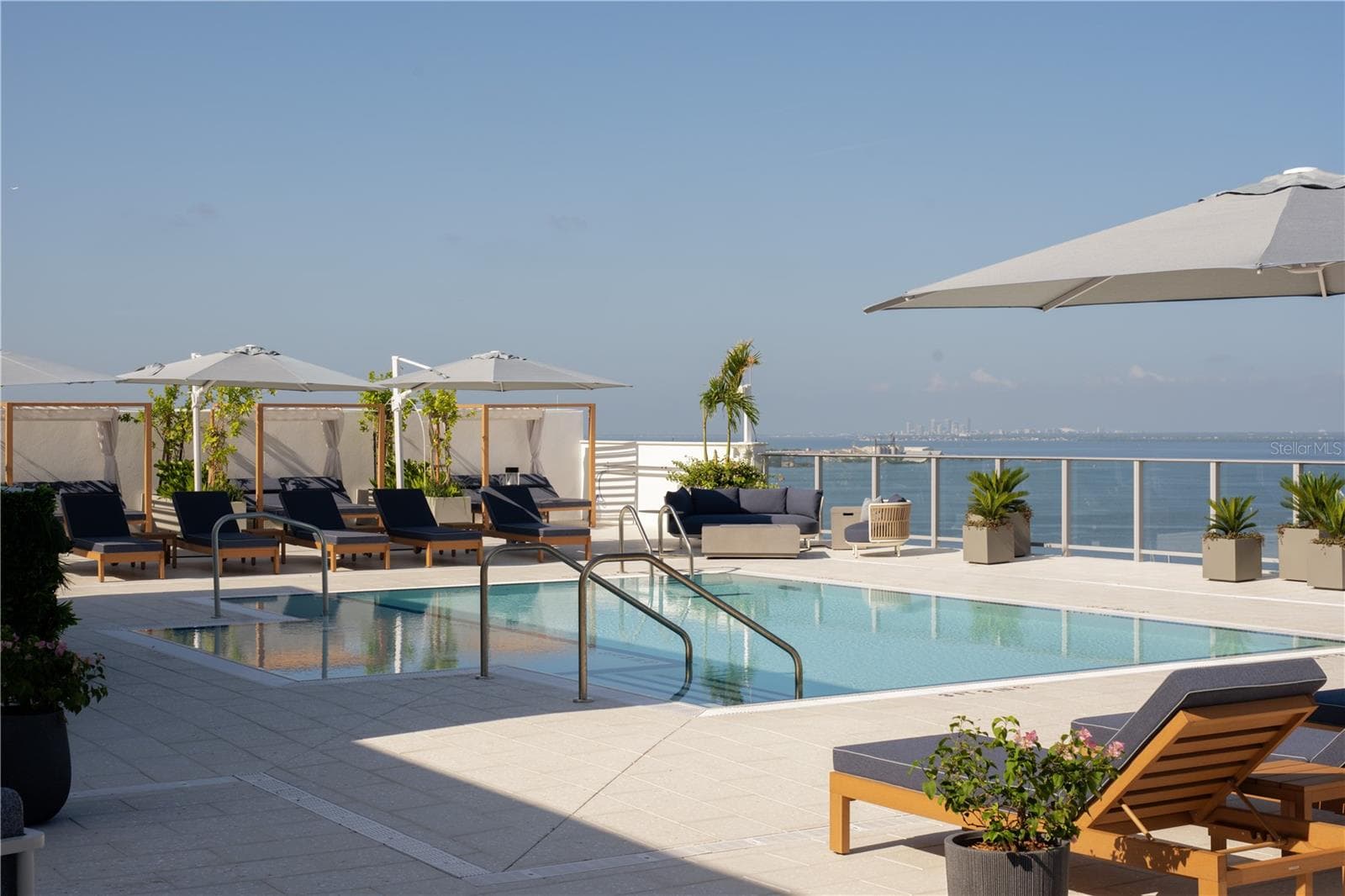 Rooftop Pool - 5713 BOWEN DANIEL DR #1505, TAMPA