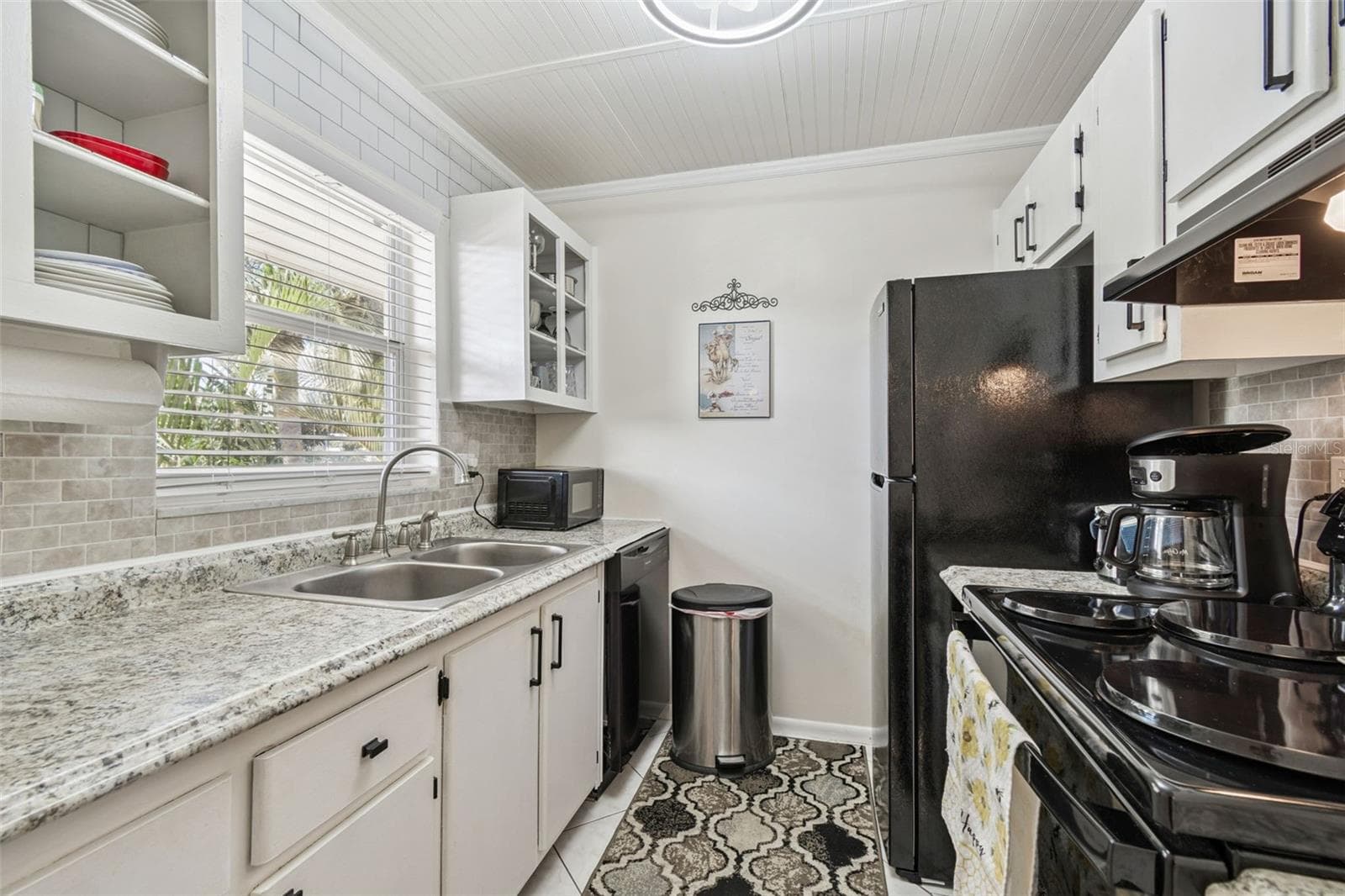 Kitchen - 2750 E BAY DR #12B, LARGO