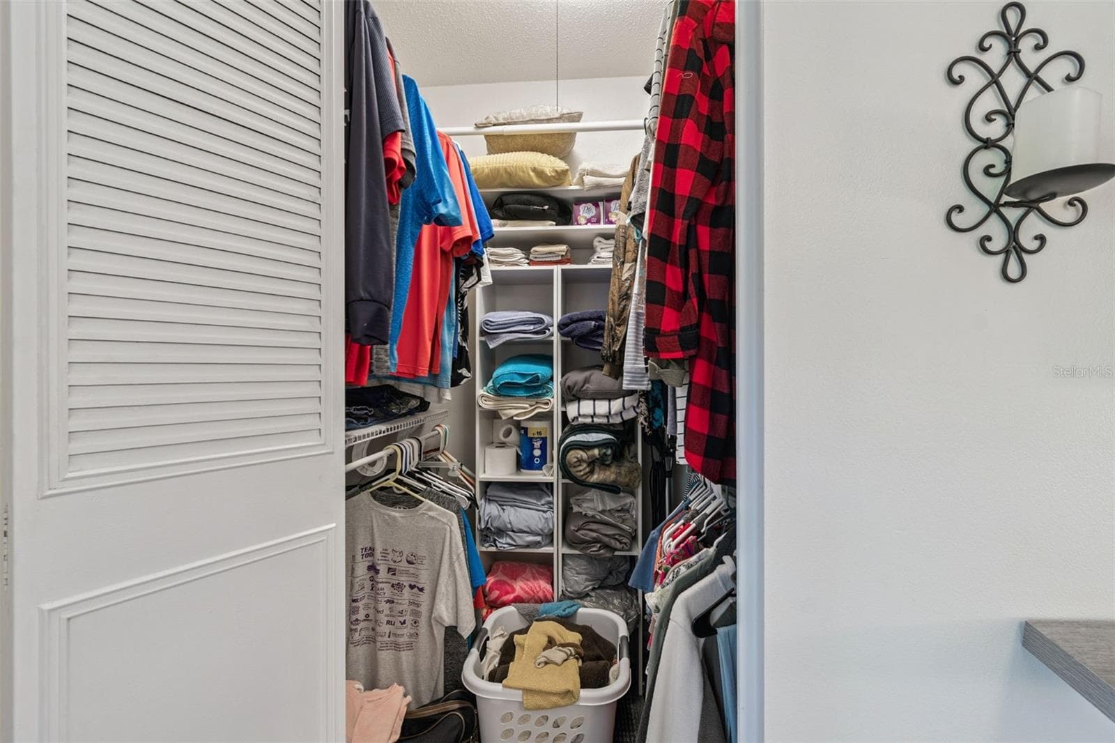 Walk in closet - 2750 E BAY DR #12B, LARGO