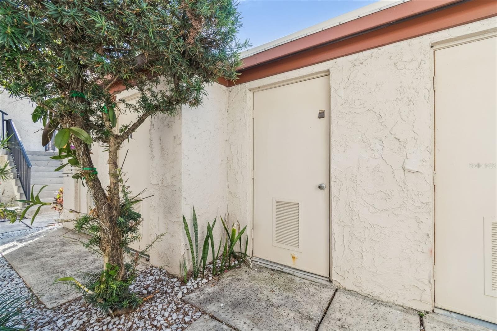 Storagre unit - 2750 E BAY DR #12B, LARGO