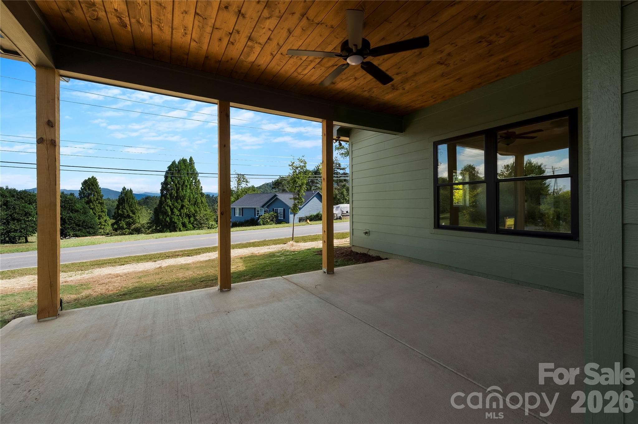 Single Family Residence at 11 Sky Drive S, Asheville, photo 12 of 31