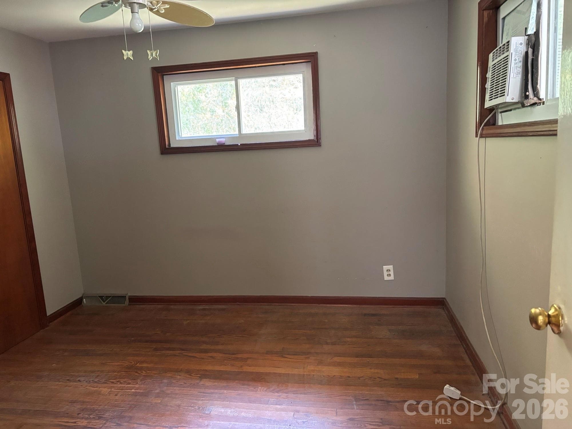 primary bedroom - 637 Toe Cane Road, Bakersville