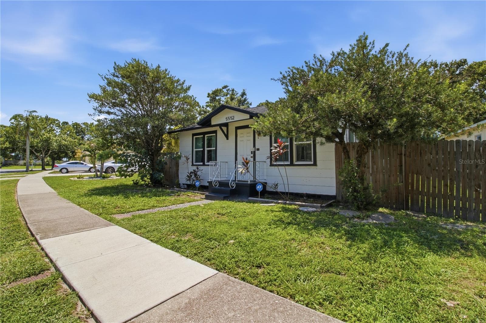 Single Family Residence at 5552 CRISSMAN DR N, ST PETERSBURG, photo 3 of 37