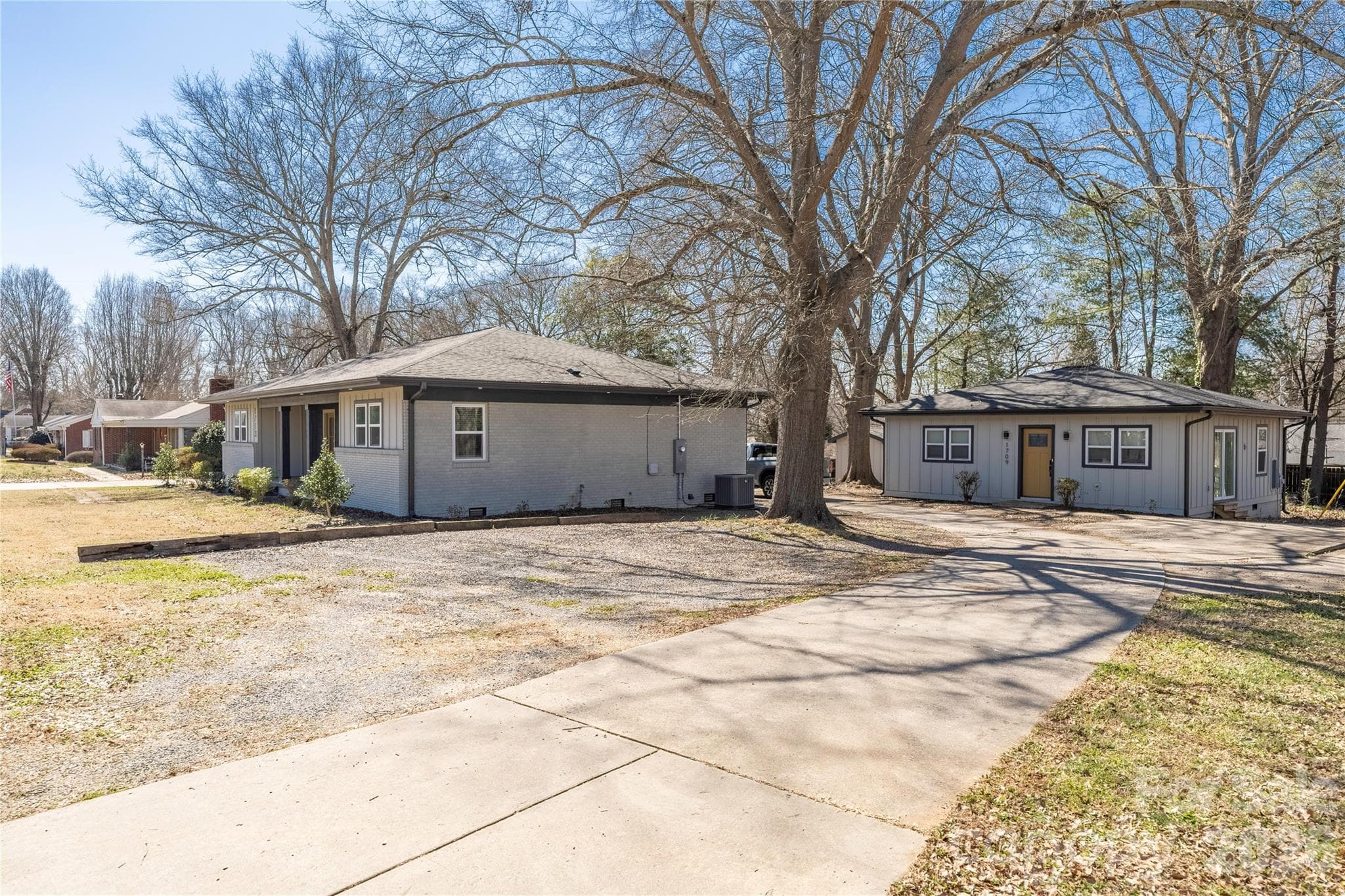 Single Family Residence at 1713 Davis Park Road, Gastonia, photo 5 of 48