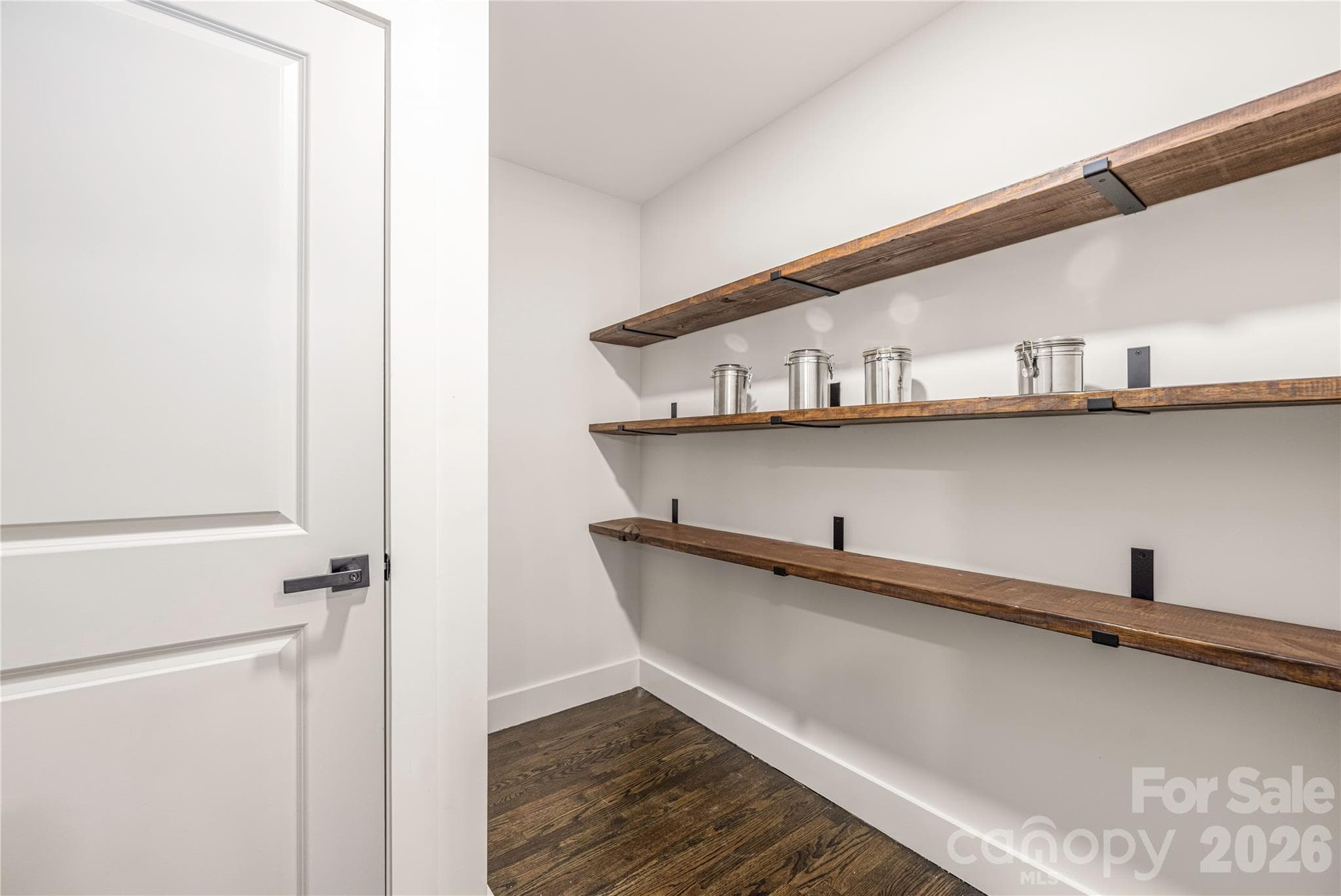 Oversized Pantry - 1713 Davis Park Road, Gastonia