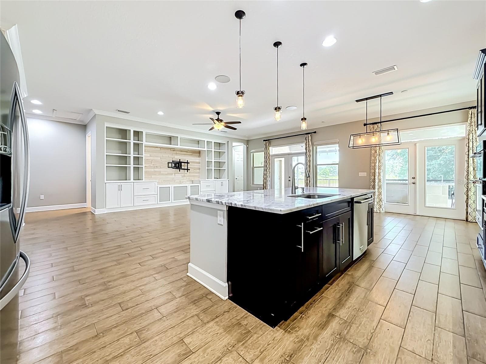 Single Family Residence at 1107 ISOBEL RESERVE LN, TAMPA, photo 19 of 86