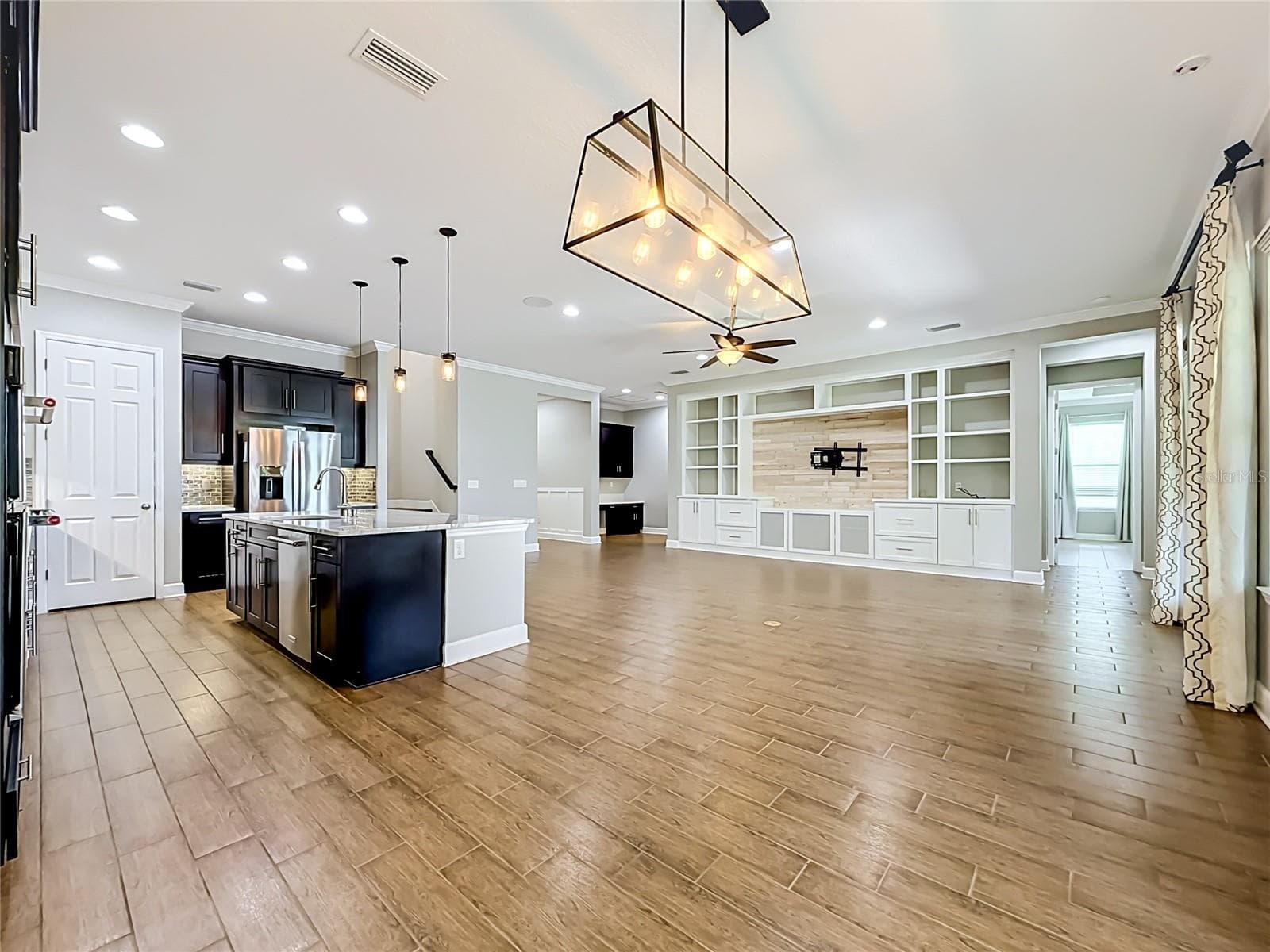 Single Family Residence at 1107 ISOBEL RESERVE LN, TAMPA, photo 30 of 86