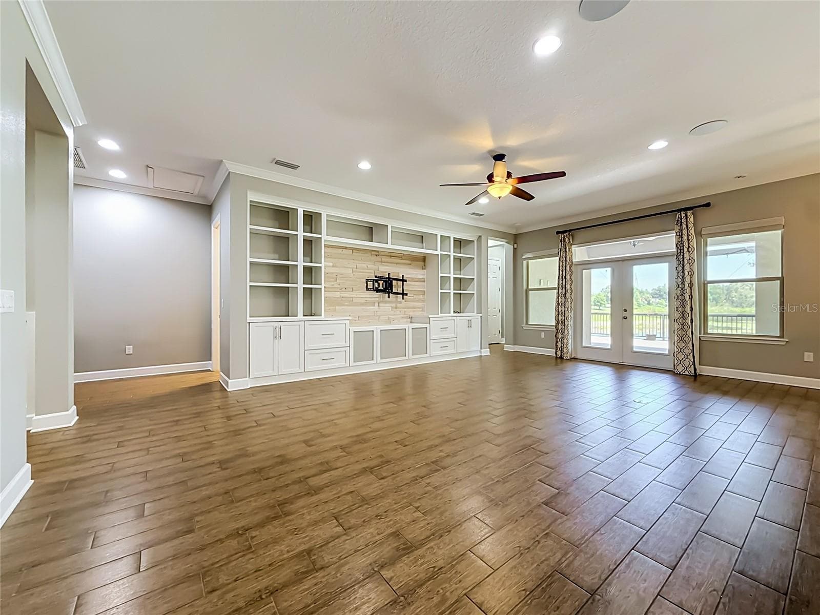 Single Family Residence at 1107 ISOBEL RESERVE LN, TAMPA, photo 31 of 86