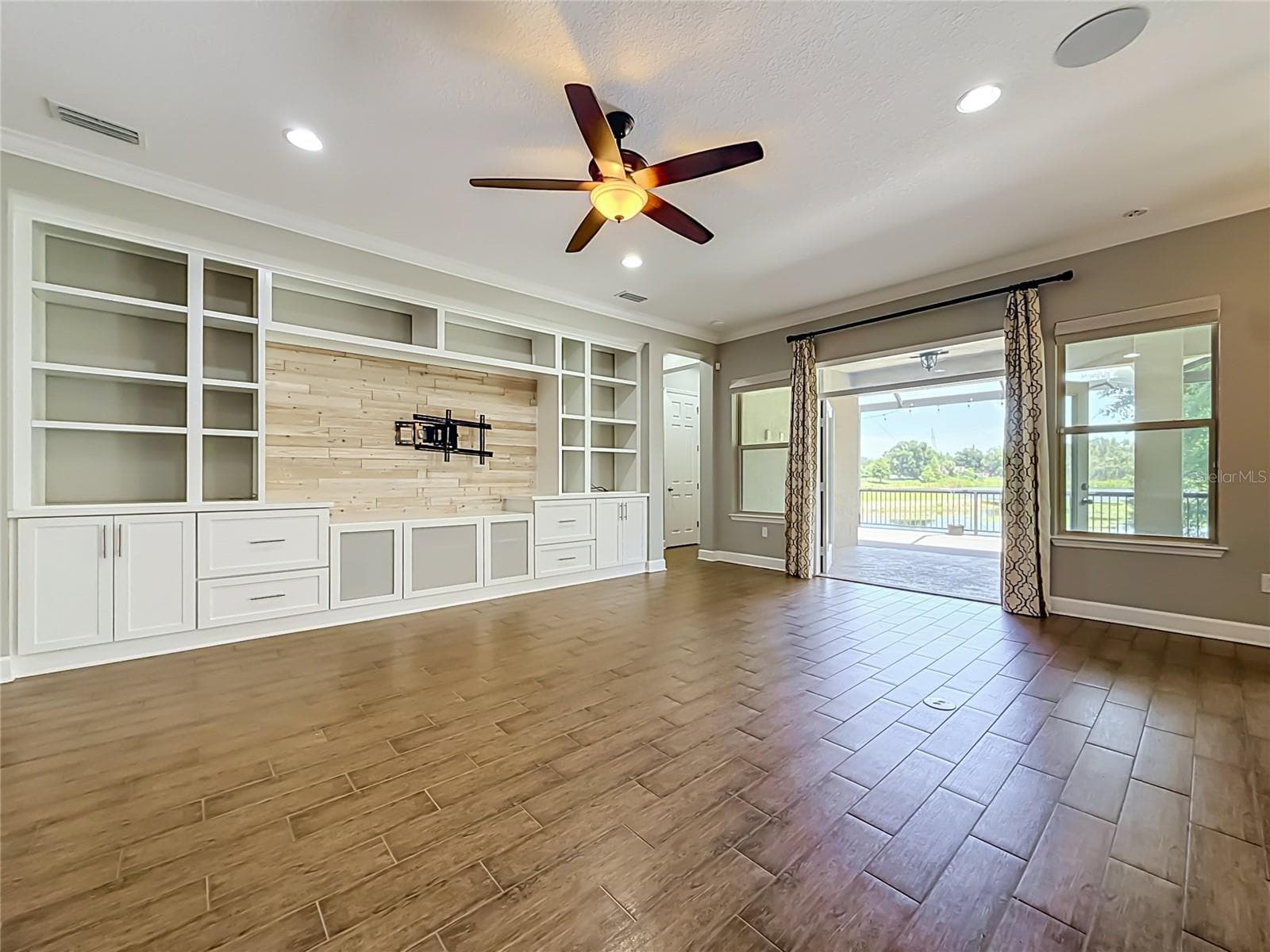 Single Family Residence at 1107 ISOBEL RESERVE LN, TAMPA, photo 32 of 86