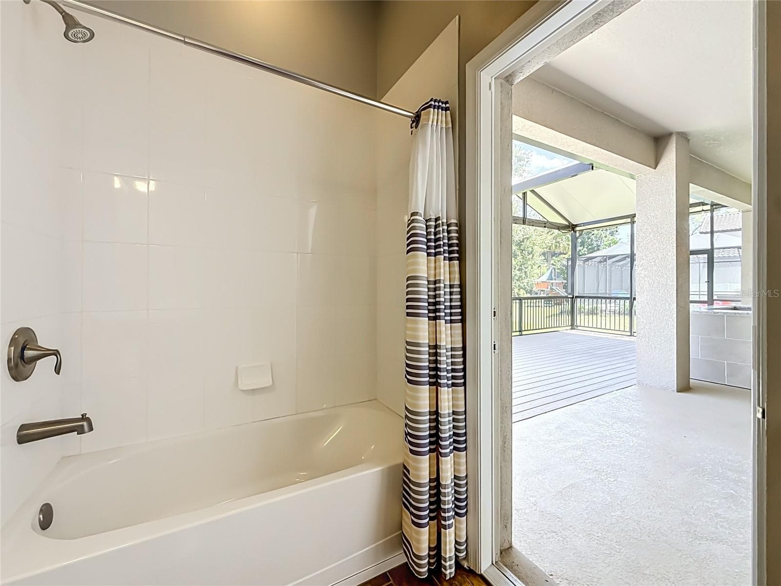 Single Family Residence at 1107 ISOBEL RESERVE LN, TAMPA, photo 57 of 86