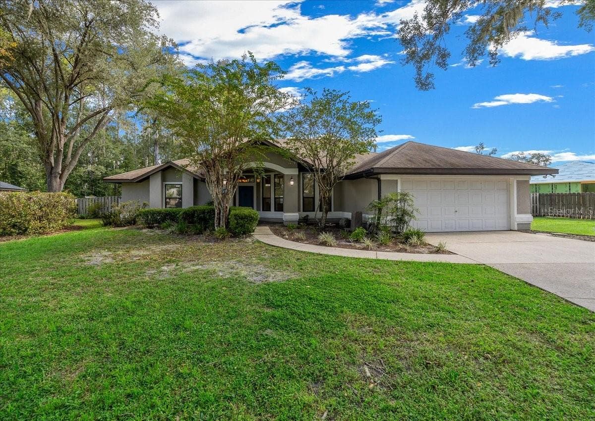 915 SW 82ND TER