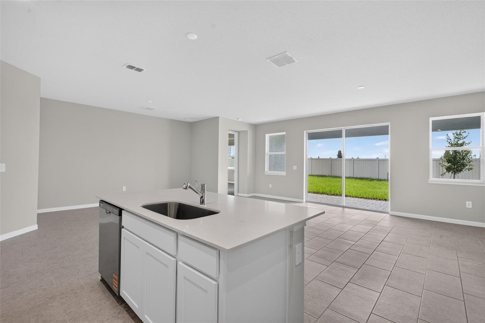 Single Family Residence at 34754 FLOWER PATCH DR, DADE CITY, photo 9 of 39