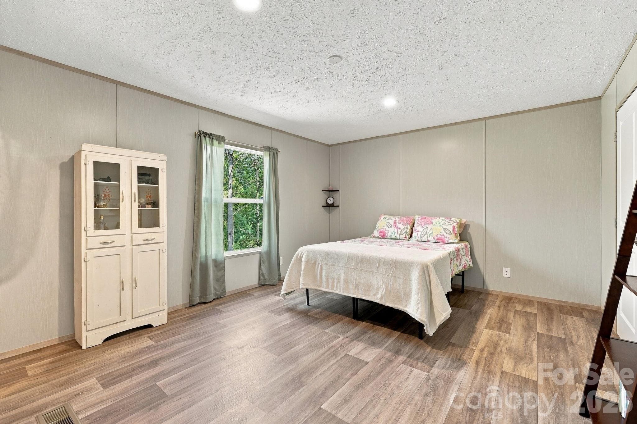 Single Family Residence at 1001 Fisher Lane, Marshall, photo 22 of 45