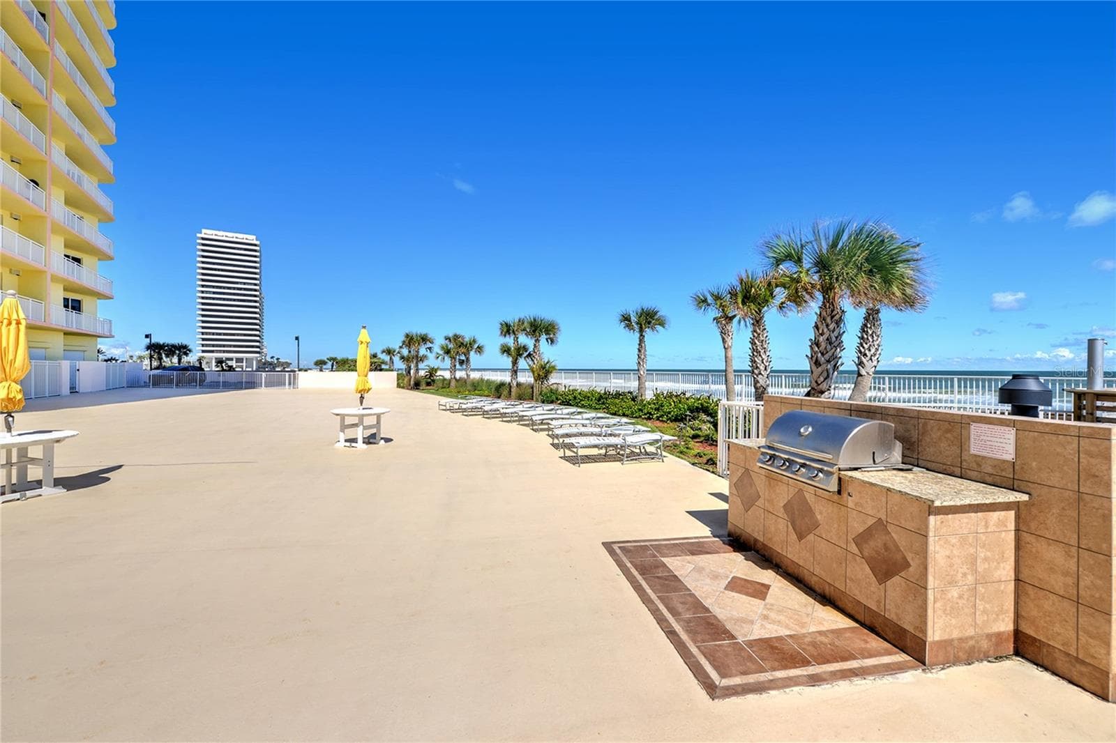 Outdoor Grill - 1900 N ATLANTIC AVE #1603, DAYTONA BEACH