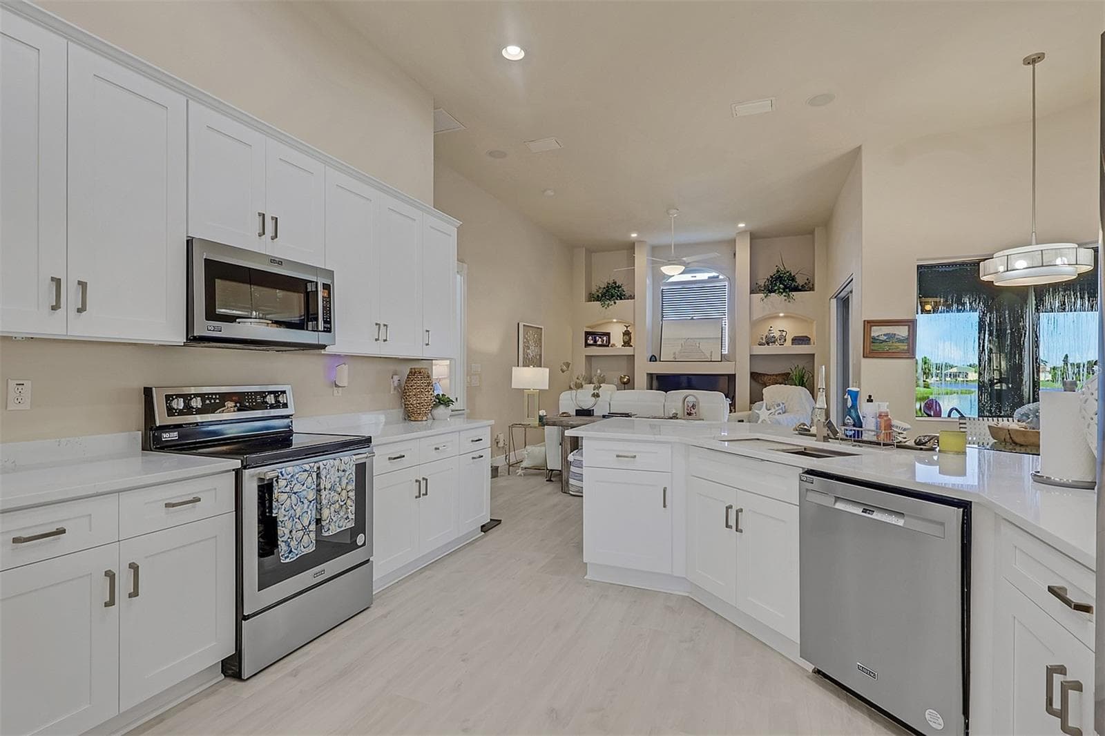 Spacious kitchen - 8451 SOUTHWIND BAY CIR, FORT MYERS