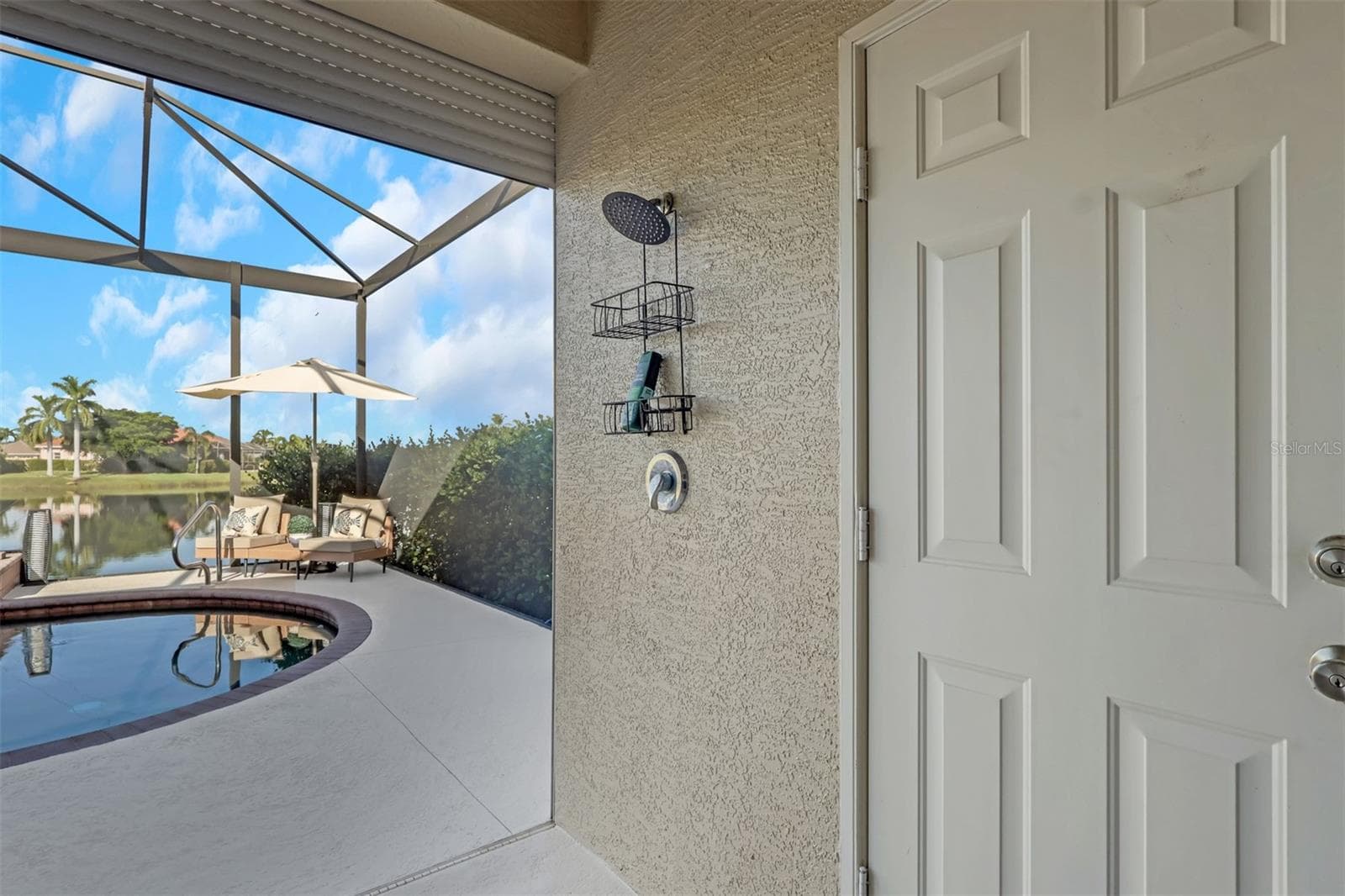 Outdoor shower - 8451 SOUTHWIND BAY CIR, FORT MYERS