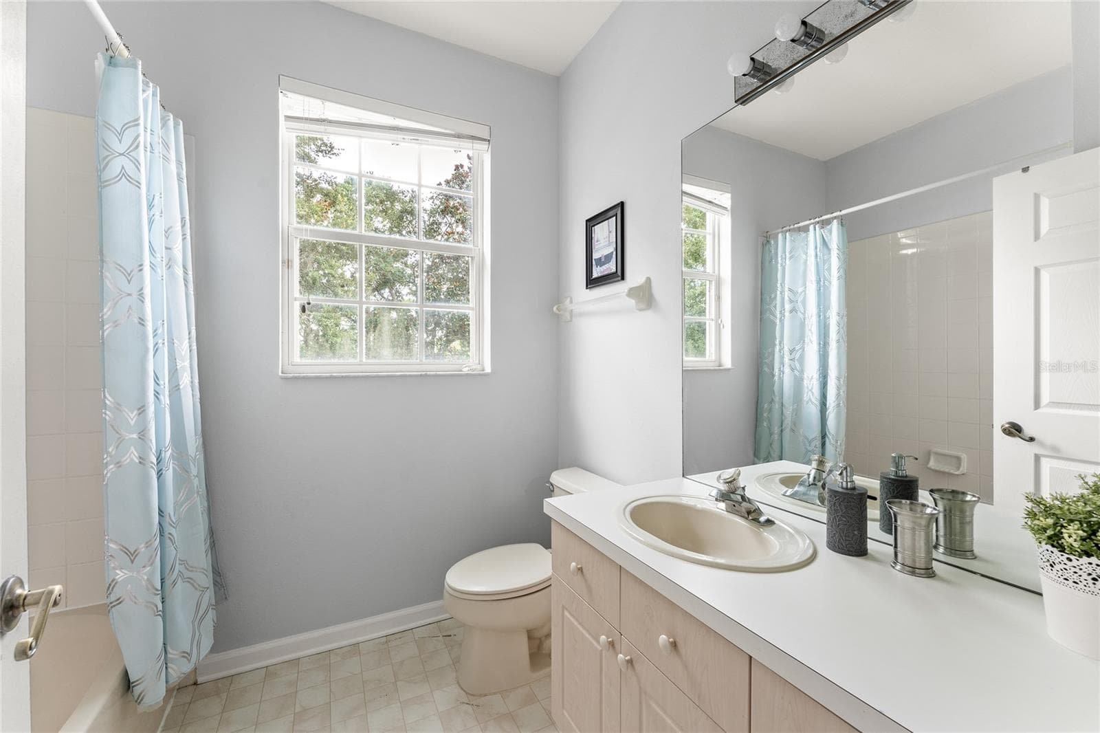 2nd Bathroom - 2301 BUTTERFLY PALM WAY #203, KISSIMMEE