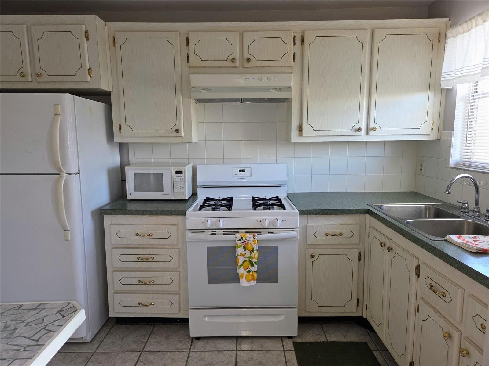 Condominium at 3018 59TH ST S #303, GULFPORT, photo 4 of 33