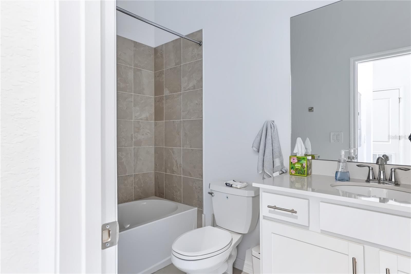 Guest Bathroom - 17600 OPAL SAND DR #402, VENICE