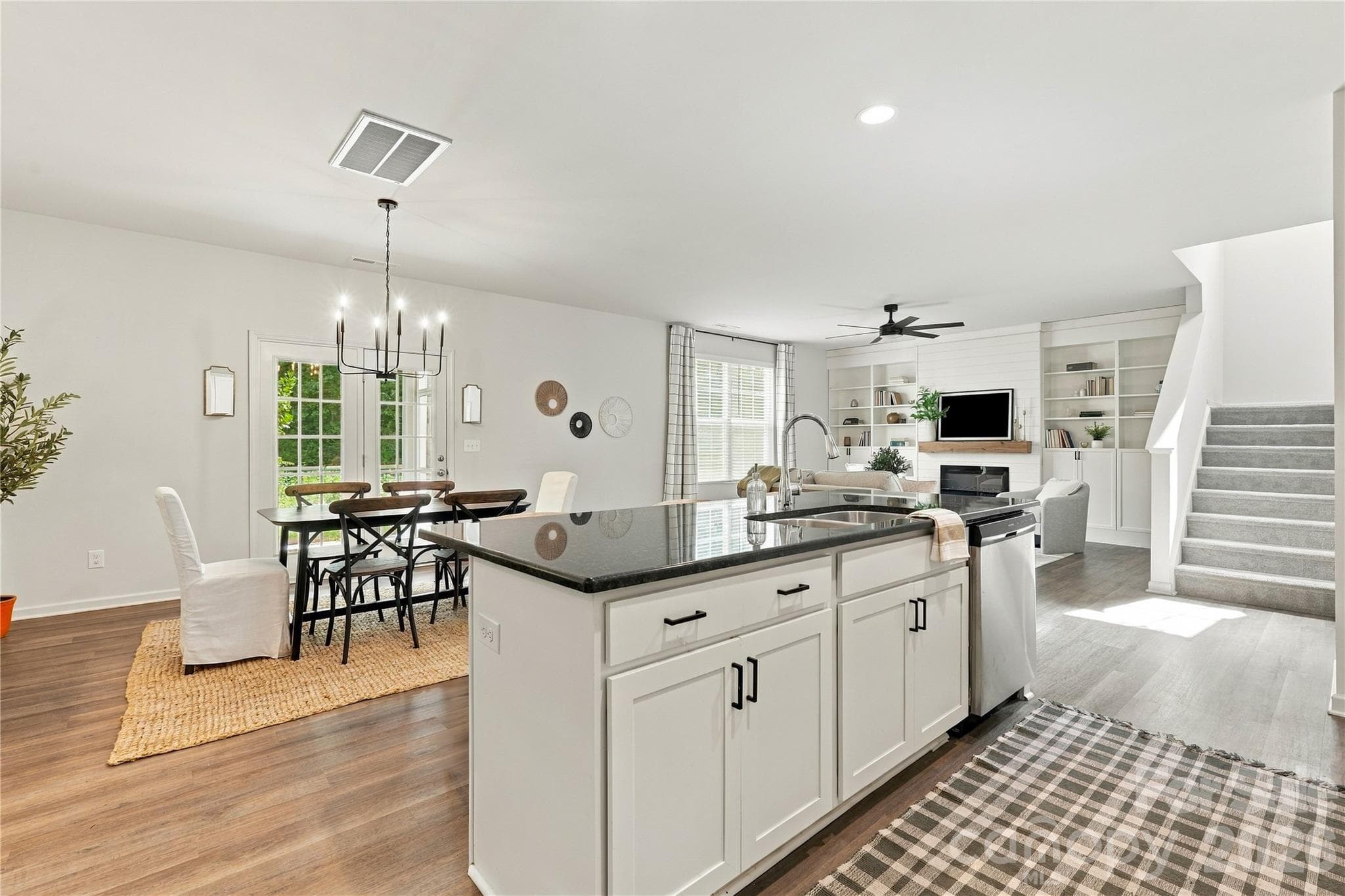 Single Family Residence at 4604 Fairway Run Drive, Pfafftown, photo 10 of 48