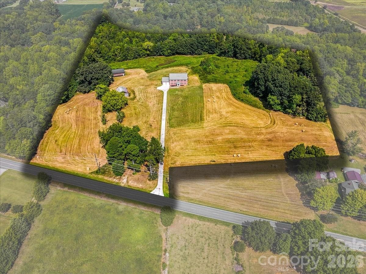 Single Family Residence at 2536 Tyro Road, Lexington, photo 7 of 47