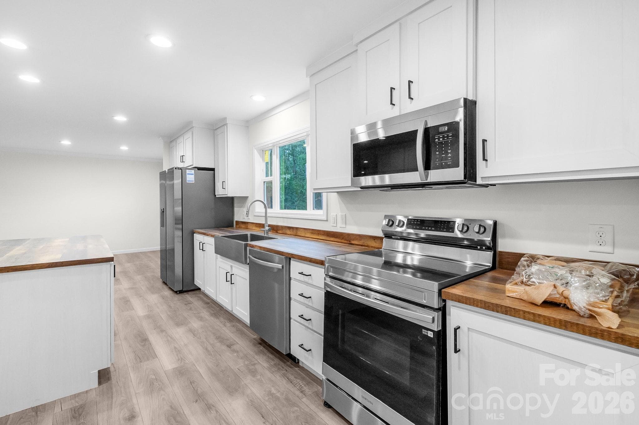 Single Family Residence at 1120 Hammond Carnes Road, Lancaster, photo 5 of 46