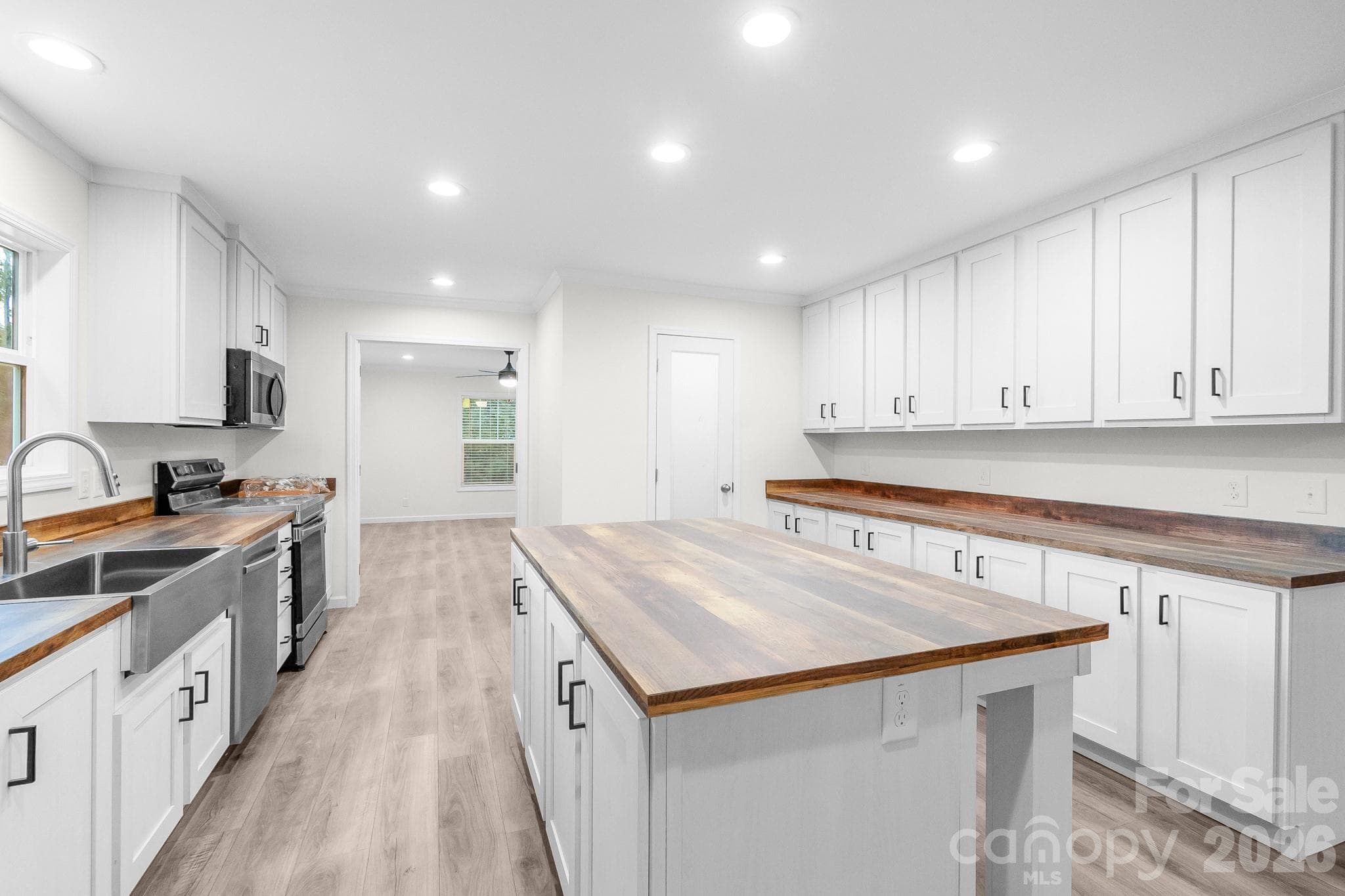 Single Family Residence at 1120 Hammond Carnes Road, Lancaster, photo 6 of 46