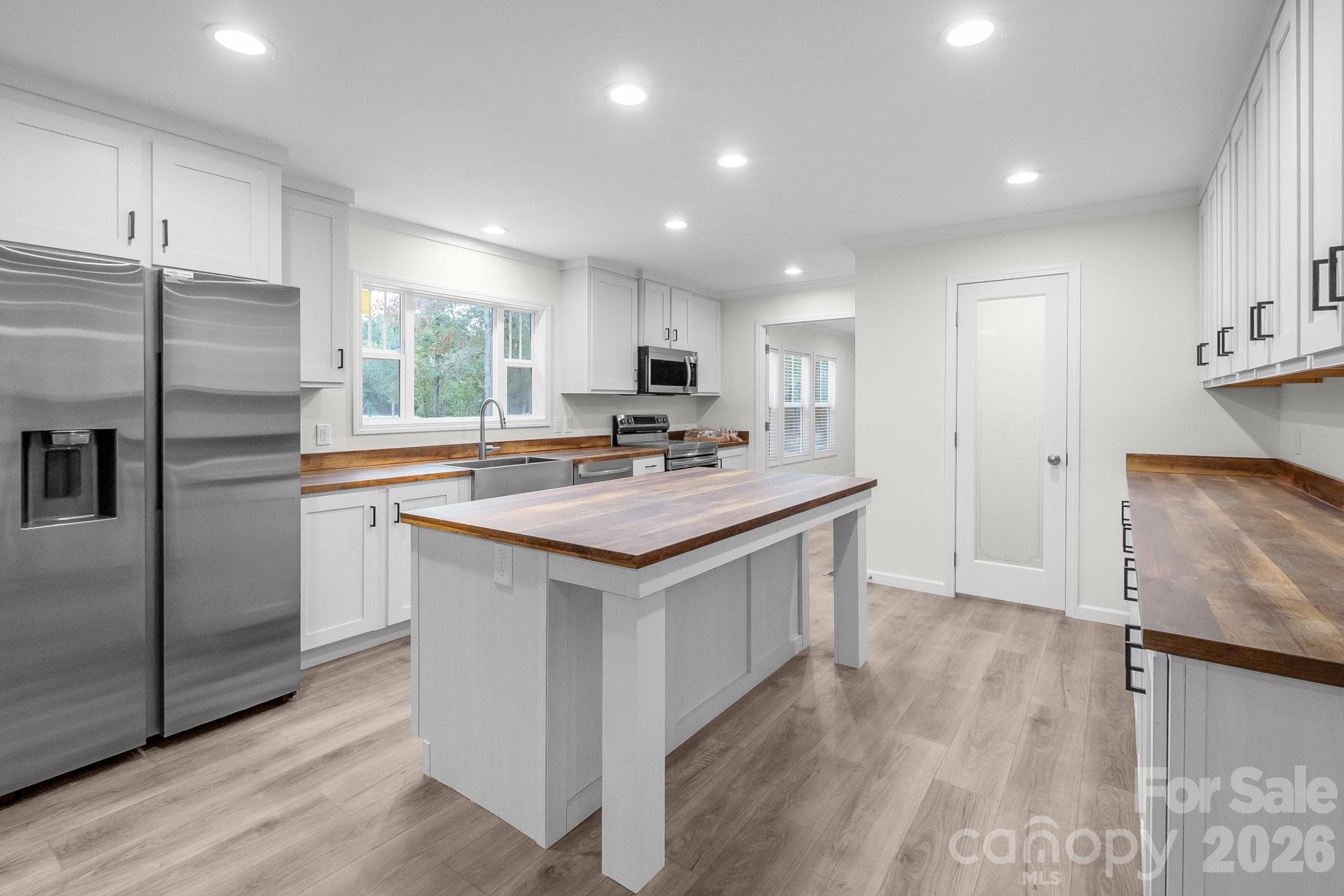 Single Family Residence at 1120 Hammond Carnes Road, Lancaster, photo 7 of 46