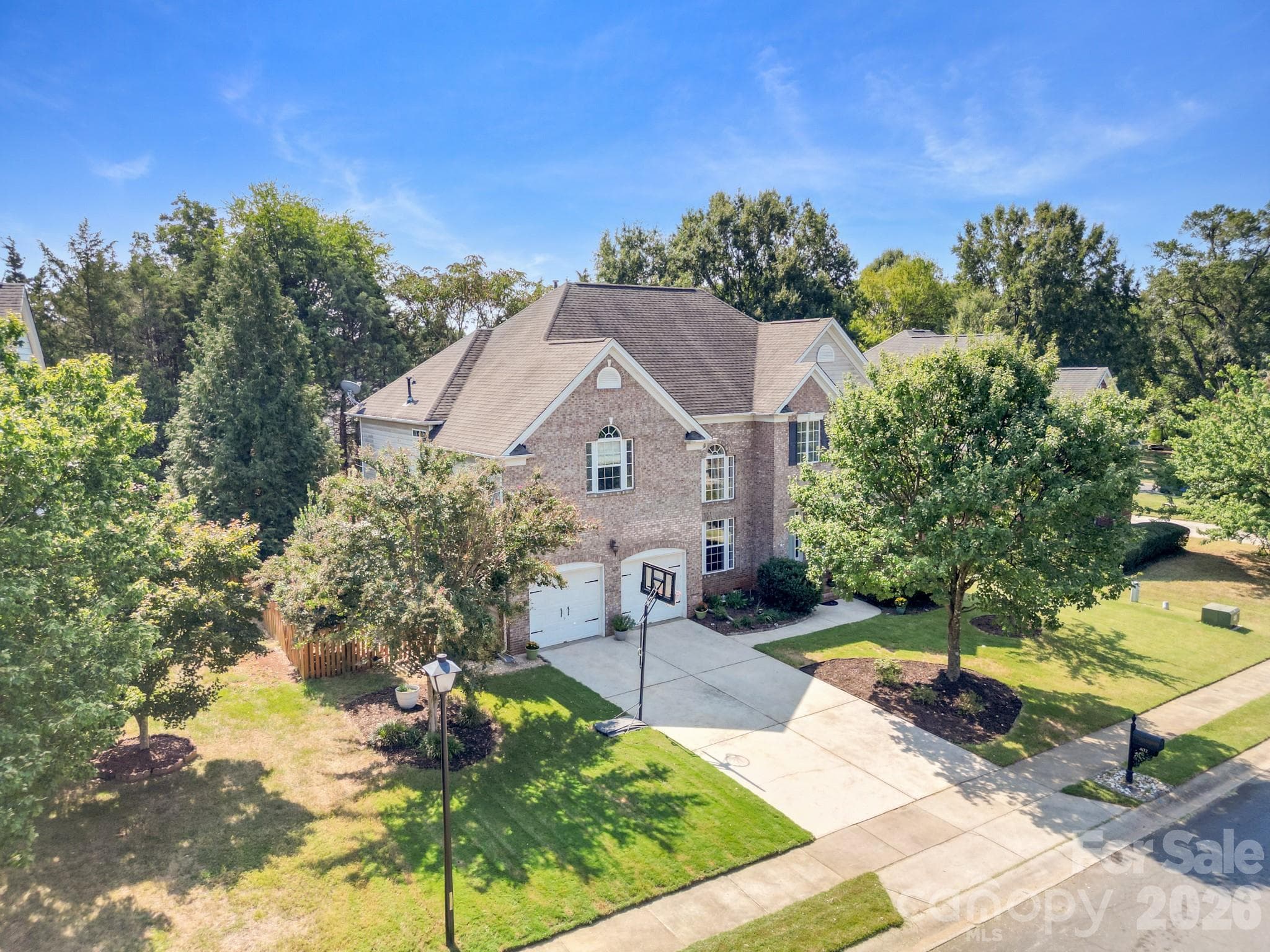 Single Family Residence at 402 Deercross Lane, Waxhaw, photo 2 of 32